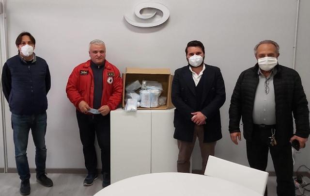 Donate 2.000 mascherine a polizia e pompieri di Catania, dall'assessore alla sicurezza Cantarella e dal consigliere Maraffino.